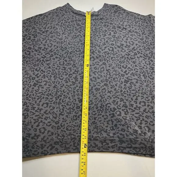 Athlete Cheetah Print Gray Pullover Sweatshirt Size Large - Picture 6 of 8